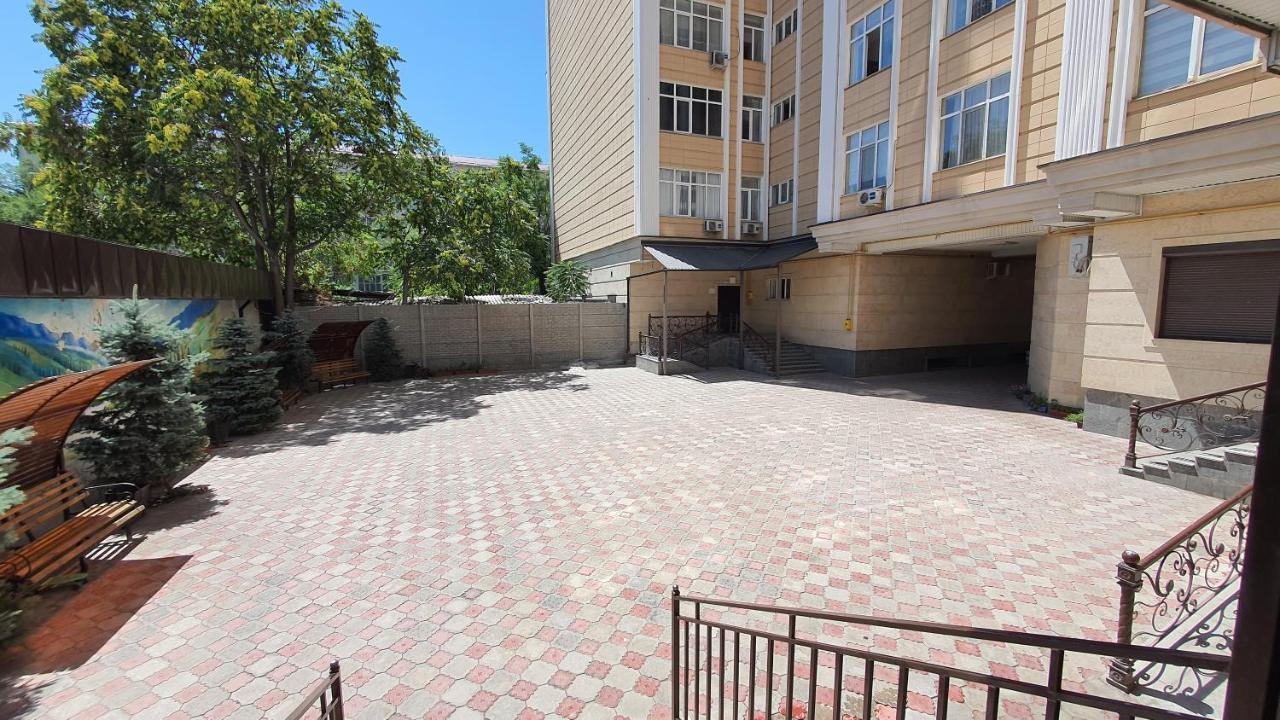 White Apartment With Panoramic View In The Center Biszkek Zewnętrze zdjęcie