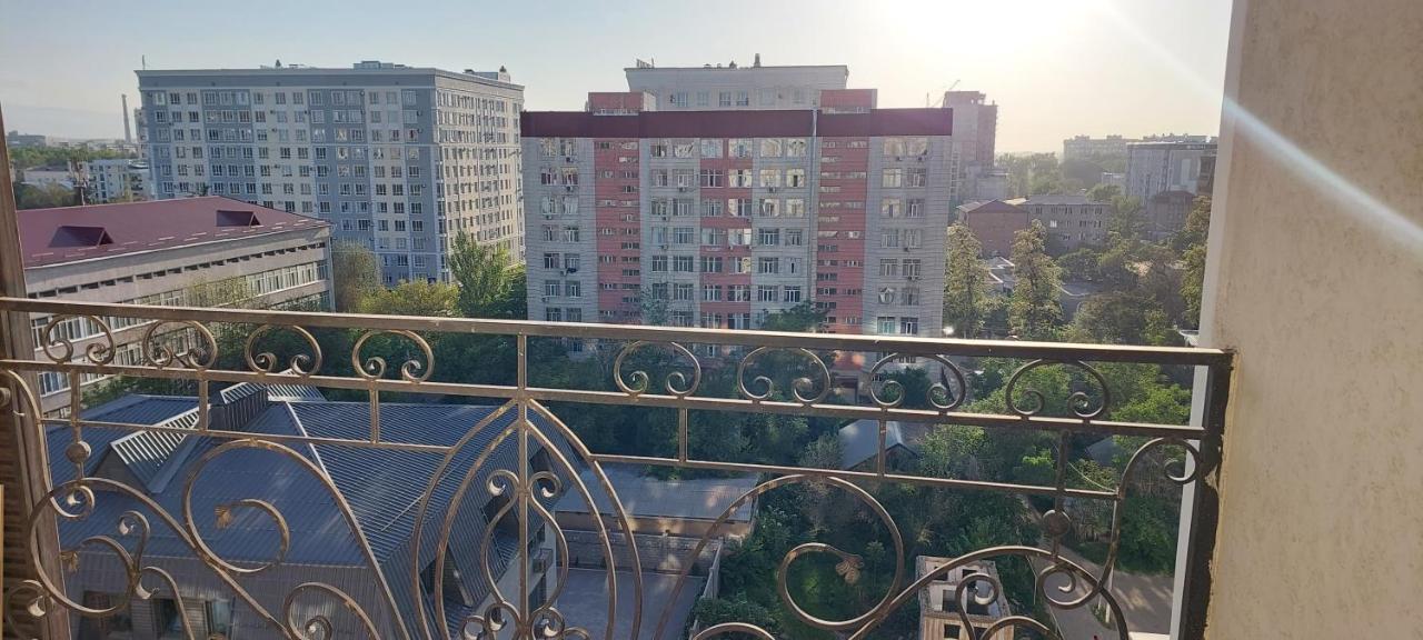 White Apartment With Panoramic View In The Center Biszkek Zewnętrze zdjęcie