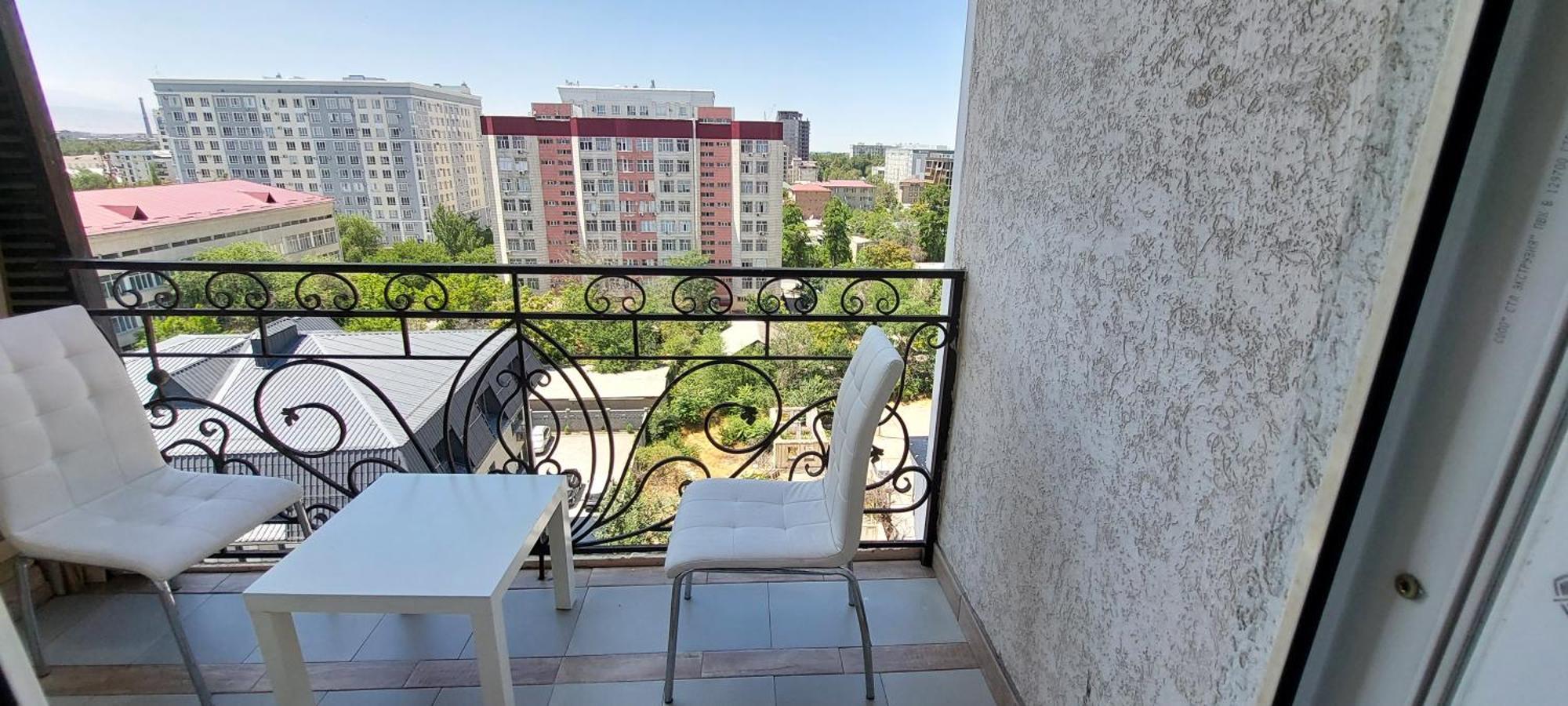 White Apartment With Panoramic View In The Center Biszkek Zewnętrze zdjęcie